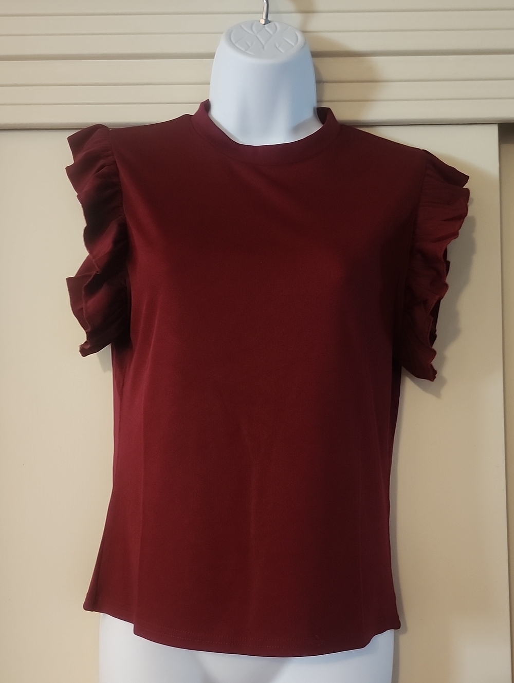 A ruffled sleeveless Knit top